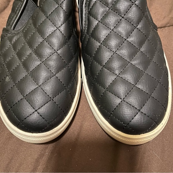 Steve Madden Ecentrcq Black Quilted Leather Upper Slip-On Sneakers. - Picture 4 of 13